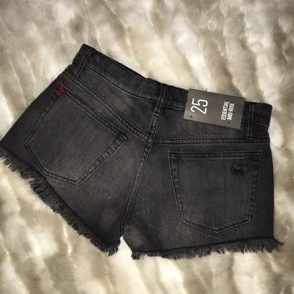 🆕 BDG super cute shorts - Picture 5 of 5